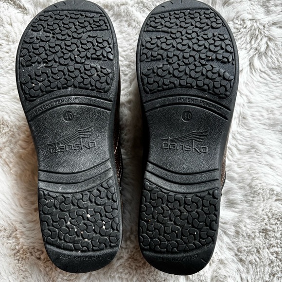 Dansko Women's XP 2.0 Brown Floral Tooled Clog Dansko size 40 (9-9.5) - Picture 8 of 8